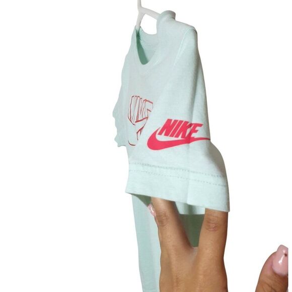 Nike Girls Tee S Mint Green Athletic Fit Triple Swoosh Logo School Sporty 5-6 yr - Picture 3 of 4